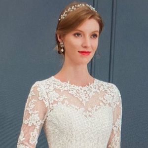 Meet your Posher, Mona